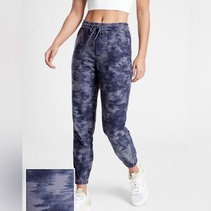 Athleta Farallon Jogger- blue camo size 10